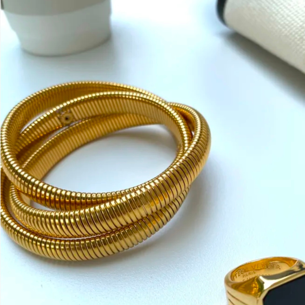 Pulsera elástica ancha de tres capas con estilo retro chic: diseño vanguardista