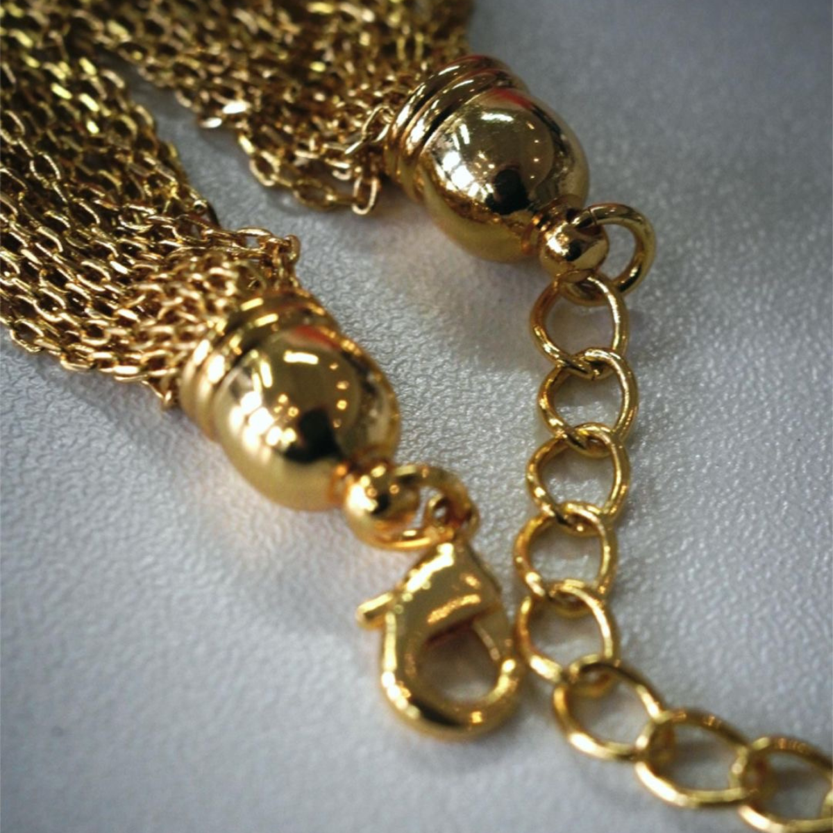 Collar dorado tejido a mano inspirado en galaxia con borlas de varias capas | Apilable | Cadena extensible ajustable de 1,9 pulgadas