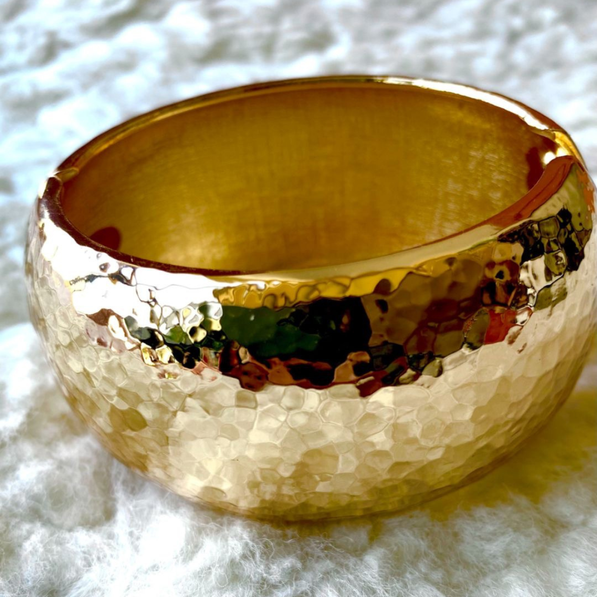 Vintage-Inspired Shiny Concave-Convex Water Ripple Bracelet – Bold & Unique Design